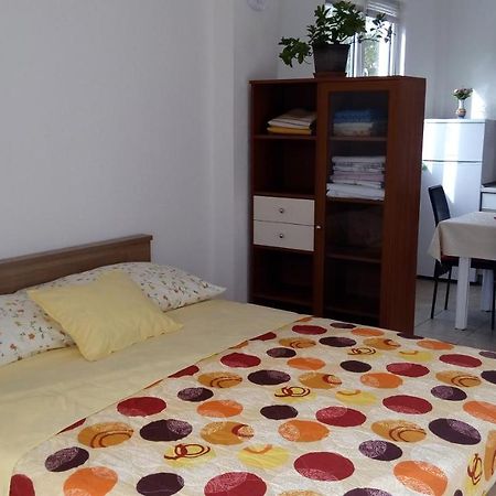 Apartments Tinka Grebastica Bagian luar foto